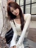 2026 Spring And Autumn Horn Sleeve Square Collar Collar Collar Collar Top Woman Design Sense With Long Sleeve Bottom Shirt Short Shoulder T-Shirt